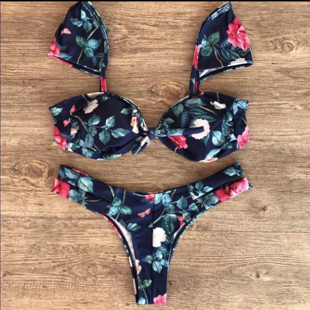 Floral bikini - Picture 1 of 2
